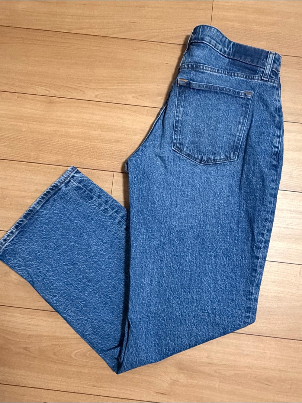 A&F- Low Rise 90s Relaxed Jeans - Picture 4 of 7